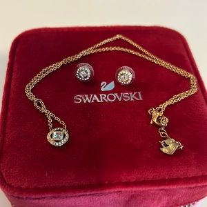 Rose gold earrings and necklace